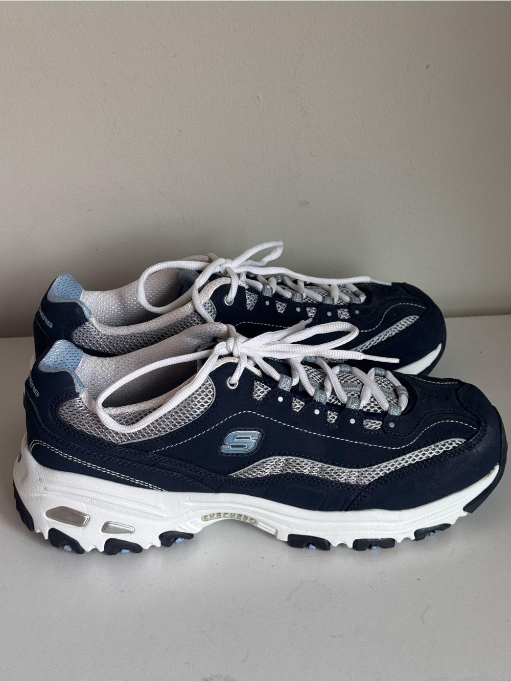 Skechers D’Lites Life Saver Memory Foam Lace-up Sneaker size 11 Blue/White
